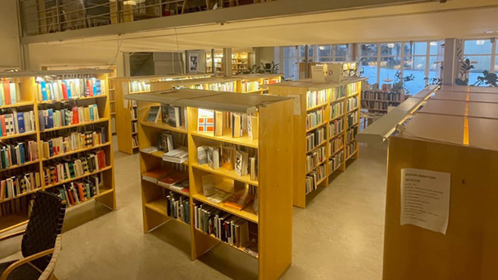 Hems&ouml;borna, bok